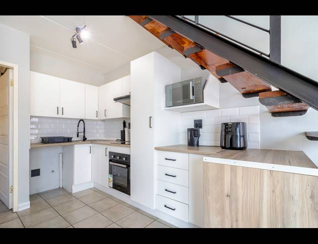 3 BEDROOM TOWNHOUSE FOR SALE IN WILGEHEUWEL